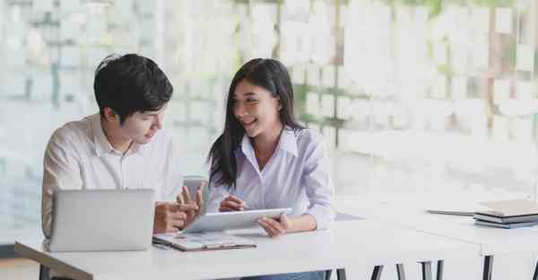 高低眉女人性格命运的面相观